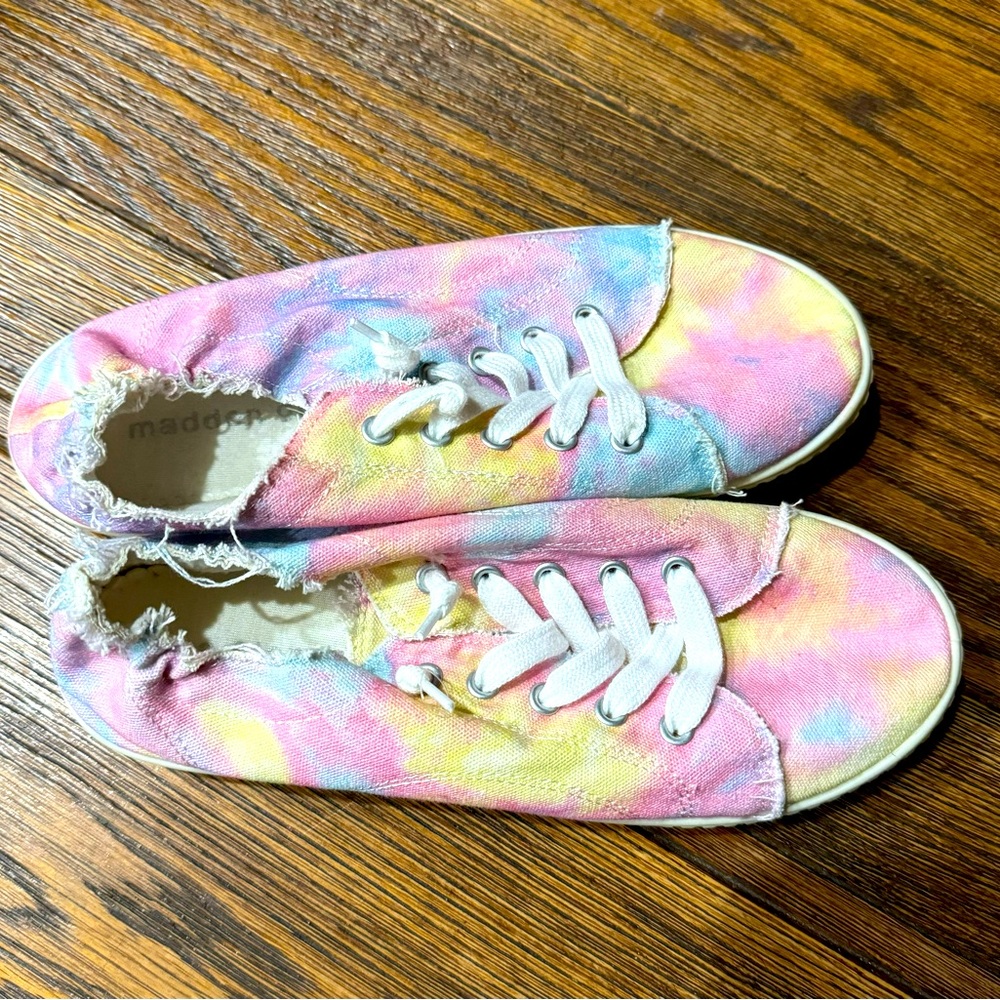 Madden Girl Tie Dye Sneakers, size 8.5 M, Very Good Condition